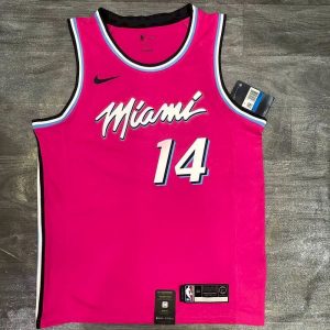 Camiseta rosa de jugador de Tyler Herro para hombre - Edición clásica retro