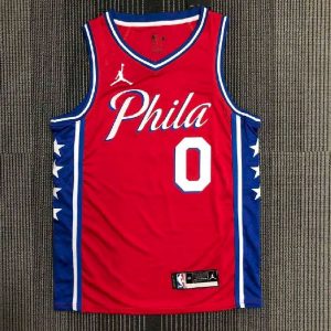 Camiseta roja del equipo Tyrese Maxey para hombre - Edición Statement