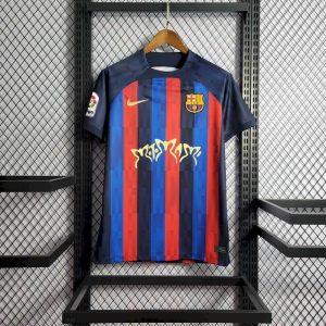 Camiseta de local del Barcelona Rosalía 2022/23