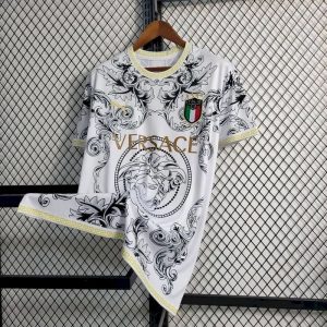 Jersey blanco de la edición conjunta de Versace Italia 2023/24