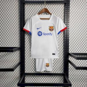 Kit de visitante del Barcelona para niños 2023/24
