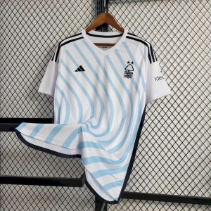 Camiseta de visitante del Nottingham Forest 2023/24