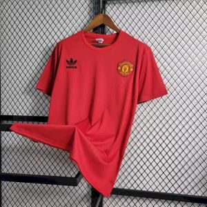 Camiseta de entrenamiento prepartido del Manchester United 2023/24
