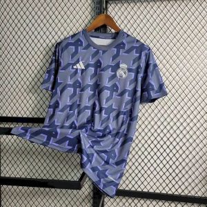 Camiseta de entrenamiento prepartido del Real Madrid 2023/24