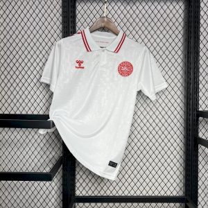 Camiseta de visitante de Dinamarca para la Eurocopa 2024/25