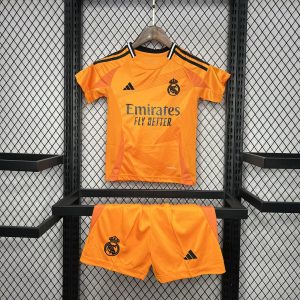 Kit de visitante del Real Madrid para niños 2024/25