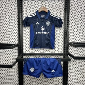 Kit de visitante para niños del Manchester United 2024/25