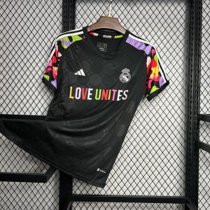 Camiseta de entrenamiento prepartido del Real Madrid 2024/25