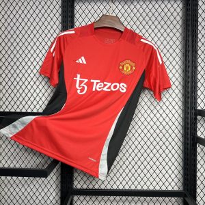 Camiseta roja de entrenamiento prepartido del Manchester United 2024/25