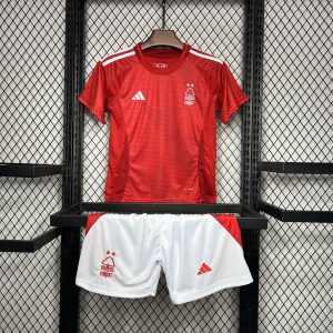 Kit infantil de local del Nottingham Forest 2024/25