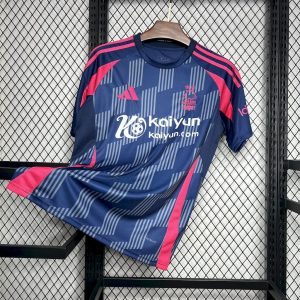 Camiseta de visitante del Nottingham Forest 2024/25