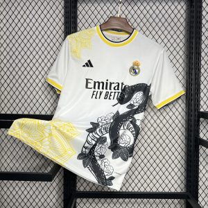 Camiseta Mamba edición especial blanca y negra del Real Madrid 2024/25