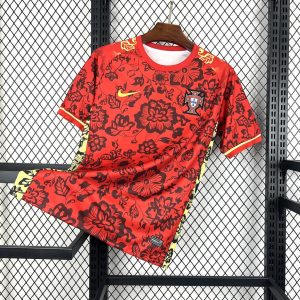 Edición especial de la camiseta roja de Portugal 2024/25