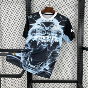 Camiseta del Manchester City, versión conceptual en negro y azul. 2025/26