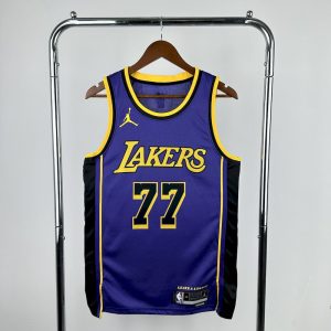 Edición Declaración de Los Ángeles Lakers DONCIC#77 2023/24
