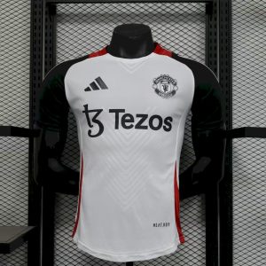 Uniforme de entrenamiento previo al partido del Manchester United, versión de jugador 2025/26