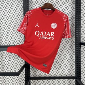 Camiseta roja de visitante de la cuarta equipación del Paris Saint-Germain 2024/25