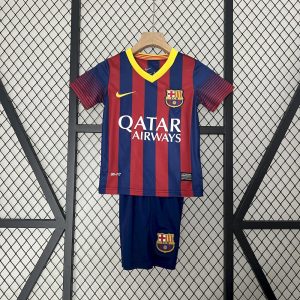 Camiseta y pantalones cortos retro del Barcelona Home para niños 2013/14