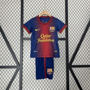 Camiseta y pantalones cortos retro del Barcelona Home para niños 2012/13
