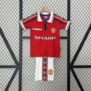 Camiseta y pantalones cortos retro de local del Manchester United para niños 1998/99