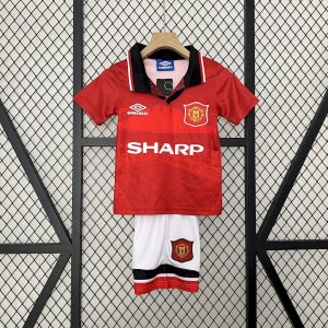 Camiseta y pantalones cortos retro de local del Manchester United para niños 1994/96