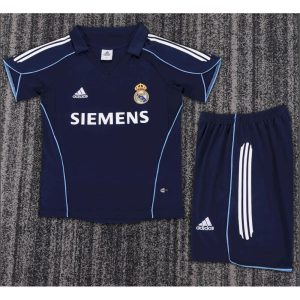 Camiseta y pantalón corto retro de visitante del Real Madrid para niños 2005/06