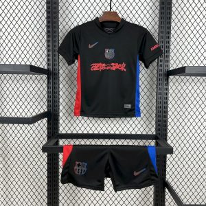 Kit infantil de visitante del Barcelona, edición Travis Scott 2024/25