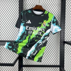 Camiseta de entrenamiento colorida del Real Madrid 2025/26