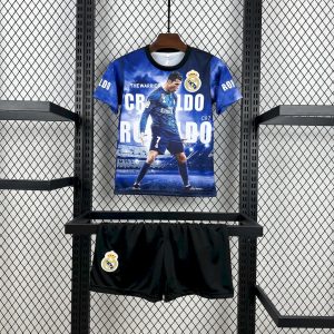 Kit infantil de Cristiano Ronaldo del Real Madrid 2025/26