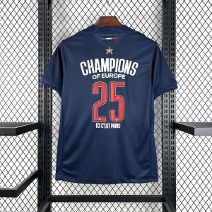 Camiseta local del Paris Saint-Germain, ganador de la Champions League 2024/25