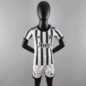 Kit de local infantil de la Juventus 2022/23