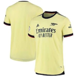 Camiseta de visitante con parche del Arsenal 2021