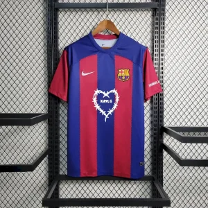 Camiseta de la edición compartida de Karol G del Barcelona 2024/25