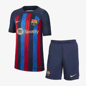 Kit infantil de local del Barcelona 2022/23
