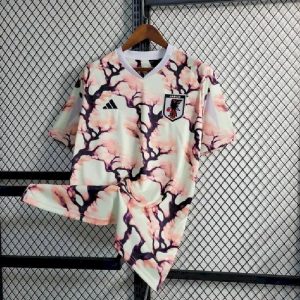 Jersey con la versión conceptual del cerezo japonés 2023/24