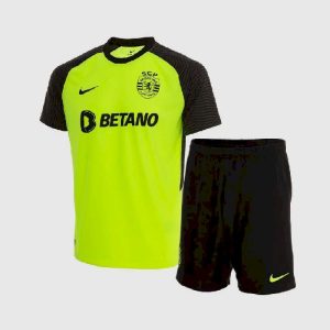 Kit de visitante para niños del Sporting CP 2021/22